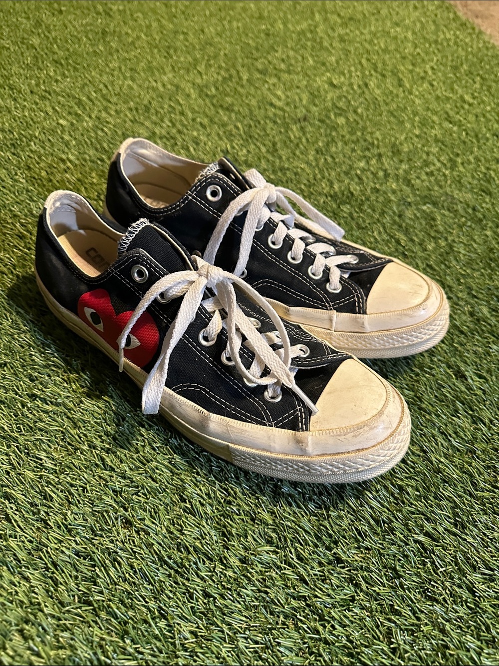 Comme des Garçons PLAY x Converse Black Low-Top Sneakers Red Heart CDG Size 9